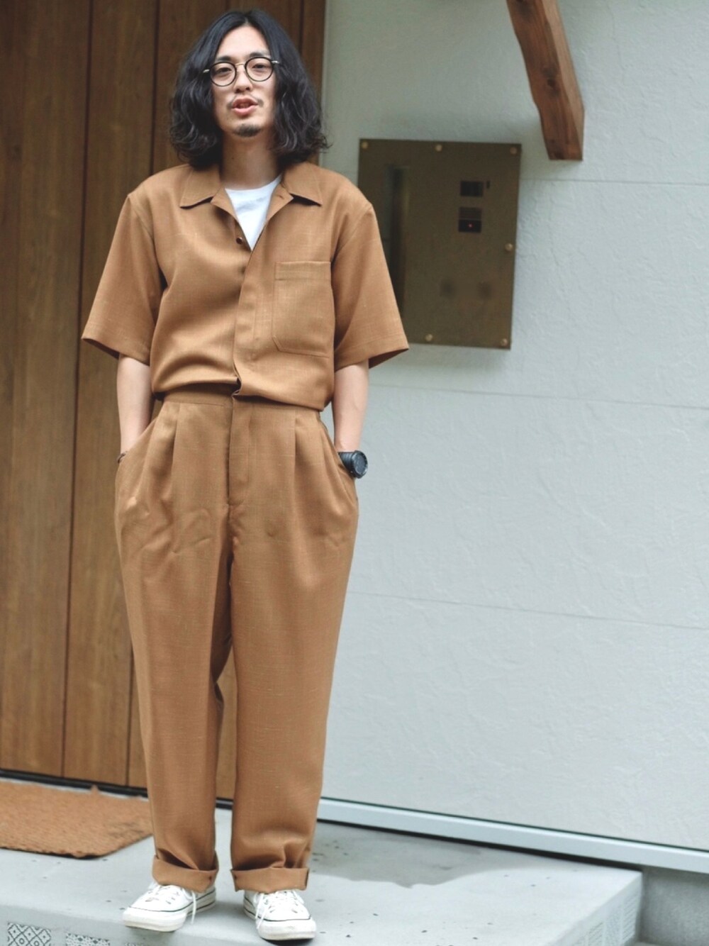 「ジャンプスーツ」｜「CONVERSE ADDICTのアイテム（スニーカー、ホワイト系）」を使った、チョカオさん（メンズ・171cm）の春コーディネートの1枚目の写真