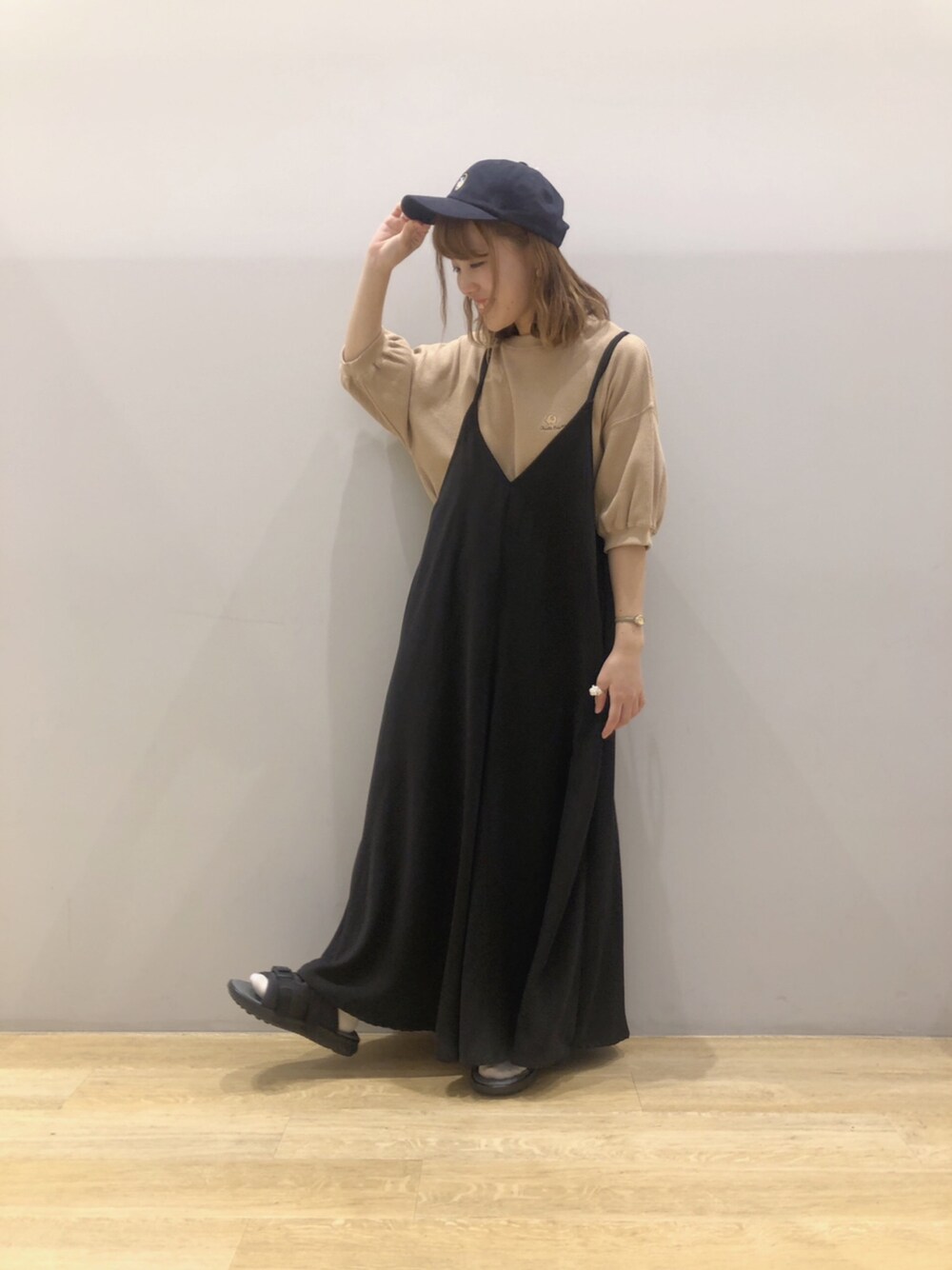 「シンプルコーデ、サロペット、セットアイテム、スヌーピー、コラボアイテム、earth music&ecology、低身長」｜「earth music&ecologyのSET2点サロペット+半袖プルオーバー（サロペット/オーバーオール、ブラック系）」を使った、なぽんさん（レディース・150cm）の夏コーディネートの1枚目の写真