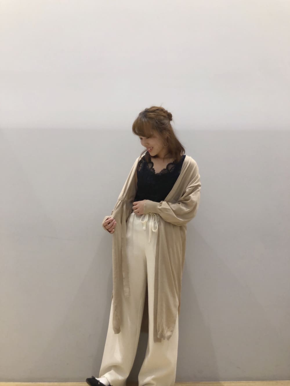 「カーディガン、ワッフルパンツ、ワッフル、シンプル、低身長、earth music&ecology、今日のコーデ」｜「earth music&ecologyのスカラップレースタンクトップ（タンクトップ、ブラック系）」を使った、なぽんさん（レディース・150cm）の夏コーディネートの1枚目の写真