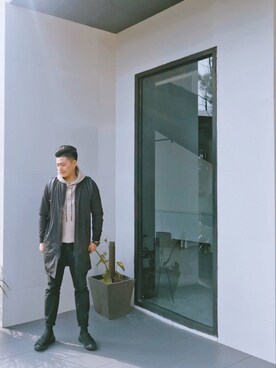 「LNGのアイテム（スニーカー、ブラック系）」を使った、teng1さん（メンズ・175cm）の春コーディネート