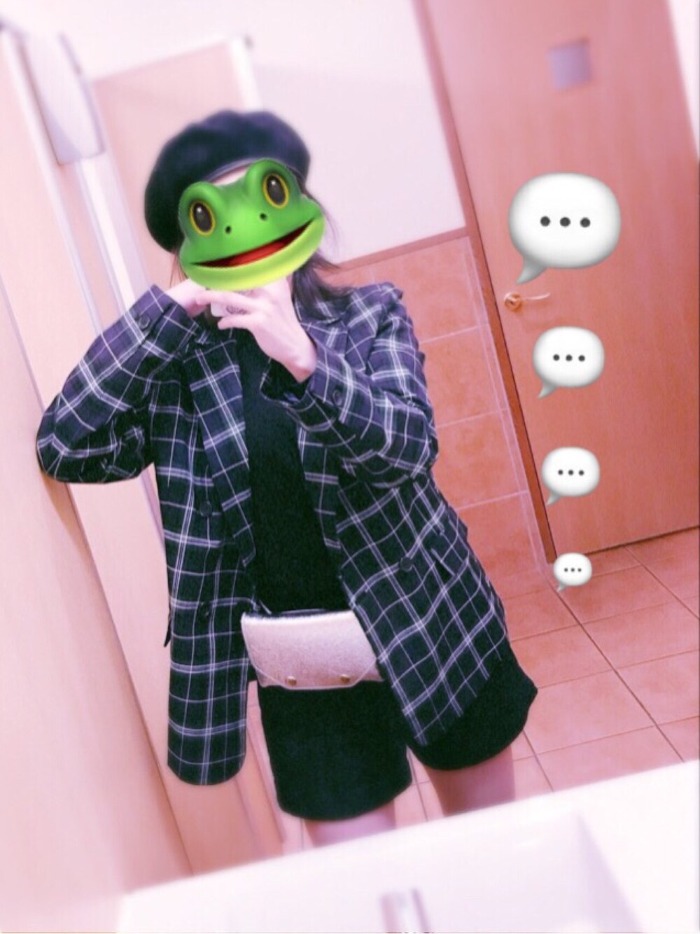 「チェック柄」｜「URBAN RESEARCH DOORSのバスクベレー（ハンチング/ベレー帽、ブラック系）」を使った、asukaさん（レディース・157cm）の秋コーディネートの1枚目の写真