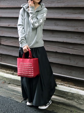 「アイテム（トートバッグ、レッド系）」を使った、giseさん（レディース・159cm）の春コーディネート