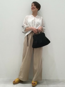 「LAKOLE（ラコレ）のアイテム（チノパンツ）」を使った、LAKOLE WOMENSさん（レディース・165cm）の春コーディネート