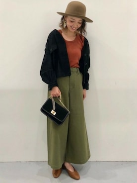 「ノーカラー」｜「アイテム（チノパンツ）」を使った、LAKOLE WOMENSさん（レディース・160cm）の秋コーディネート