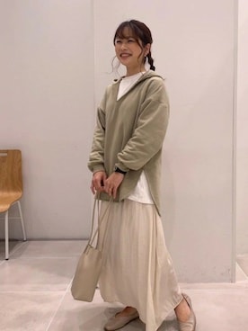 「LAKOLE（ラコレ）のスリットネックロングフーディ / LAKOLE（パーカー、グリーン系）」を使った、LAKOLE WOMENSさん（レディース）の春コーディネート
