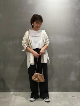 「LAKOLE（ラコレ）のギャザーがま口バッグ / LAKOLE（ショルダーバッグ、イエロー系）」を使った、LAKOLE WOMENSさん（レディース）の春コーディネート