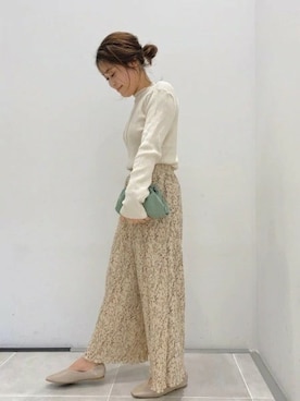 「LAKOLE（ラコレ）の12Gボトルネックリブプルオーバー / LAKOLE（ニット/セーター、ベージュ系）」を使った、LAKOLE WOMENSさん（レディース）の春コーディネート
