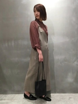 「LAKOLE（ラコレ）のリネンツイルアシメジャンパースカート / LAKOLE（ジャンパースカート、グレー系）」を使った、LAKOLE WOMENSさん（レディース）の春コーディネート