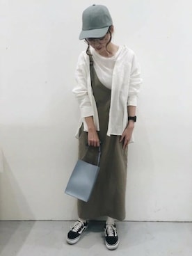 「LAKOLE（ラコレ）のリネンツイルアシメジャンパースカート / LAKOLE（ジャンパースカート、グレー系）」を使った、LAKOLE WOMENSさん（レディース）の春コーディネート