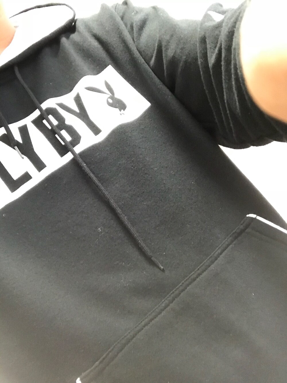 「部活スタイル、プレイボーイ」｜「PLAYBOYのアイテム（パーカー、ブラック系）」を使った、KANAさん（メンズ・179cm）の秋コーディネートの1枚目の写真