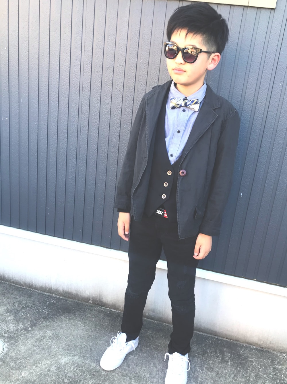 「卒業式、小学校卒業、男の子、6年生、カジュアルスーツ、蝶ネクタイ、H&M、母ちゃんの服」｜「NIKEの【NIKE】Air Force 1 ’07（スニーカー、ホワイト系）」を使った、nachuu☺︎☺︎さん（キッズ・157cm）の春コーディネートの1枚目の写真
