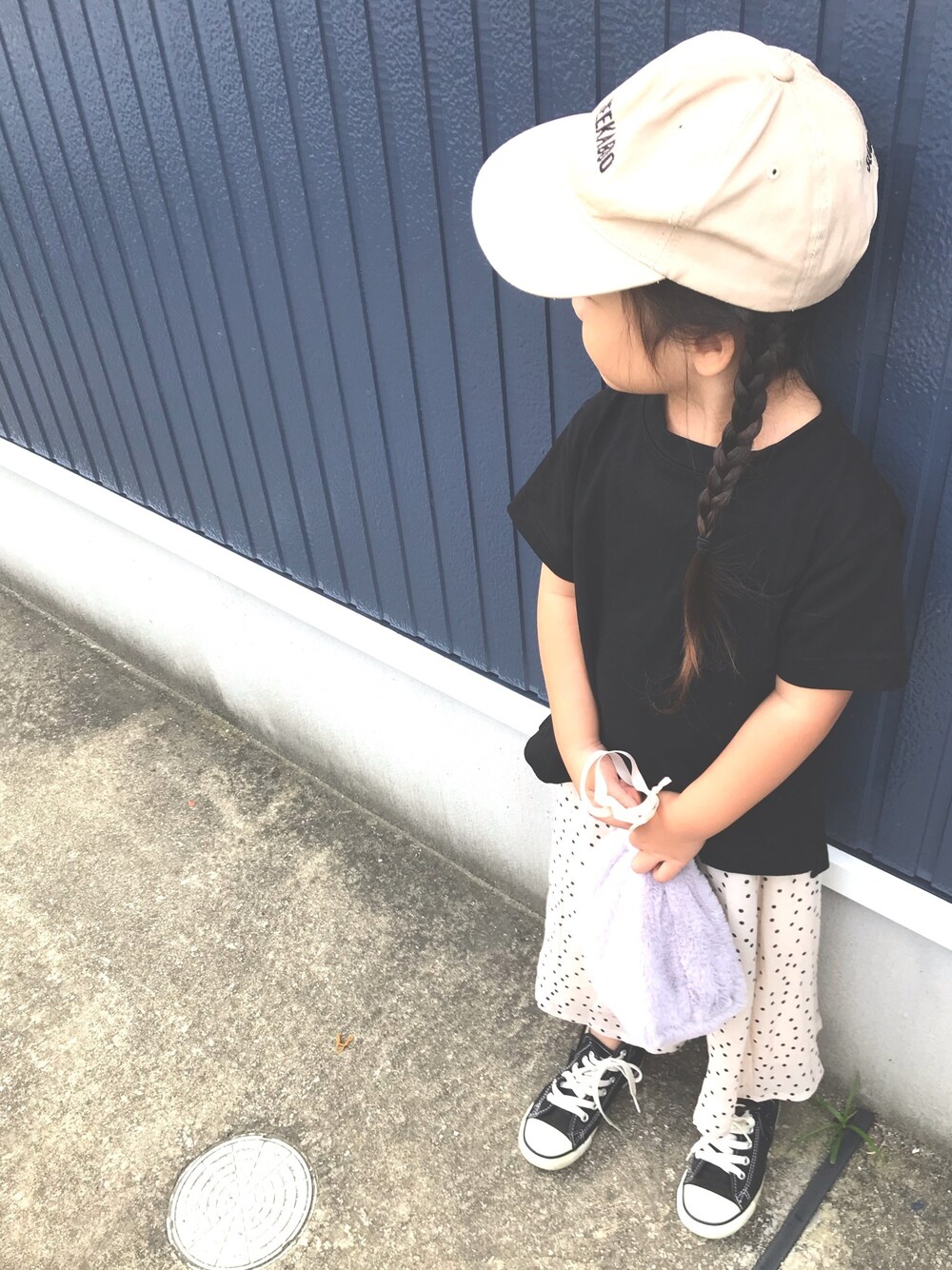 「コンバース、キッズファッション、巾着バッグ、4歳、ダルメシアン柄、ダルメシアン柄スカート、キャップ、カジュアルコーデ、秋コーデ、ロングスカート」｜「Birthdayのアイテム（スカート、ホワイト系）」を使った、nachuu☺︎☺︎さん（キッズ・100cm）の秋コーディネートの1枚目の写真