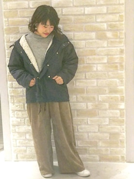 「earth music&ecology（アースミュージックアンドエコロジー）の・コーデュロイワイドパンツ（その他パンツ）」を使った、momiさん（レディース・154cm）の冬コーディネート