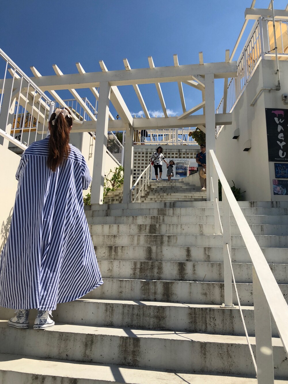 「大人カジュアル、シンプルコーデ、ワンピース、爽やかコーデ」｜「JOURNAL STANDARDのアイテム（シャツワンピース、ブルー系）」を使った、あっこちんさん（レディース・152cm）の冬コーディネートの1枚目の写真