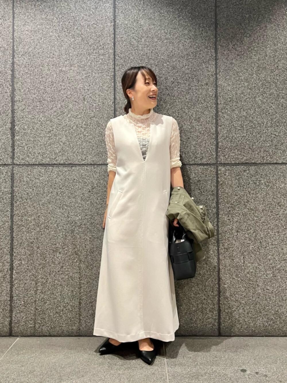 「休日、デート、晴れ、女子会、le.coeur blanc、涼しい、ルクールブラン、天神地下街、ワンピース 、シャツ 」｜「le.coeur blancのパールボタンツイルシャツ（シャツ/ブラウス、グリーン系）」を使った、meさん（レディース・152cm）の夏コーディネートの1枚目の写真