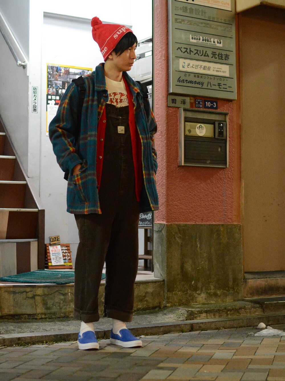 「チェック、リュック、オーバーオール、LEE、LACOSTE、supreme、outdoor、USA、セレクトショップ(jeudi)、古着屋(jeudi)」｜「(Comingsoon)Supreme ポンポン付きニットキャップ ￥7,000(TAX IN)（キャップ、レッド系）」を使った、(jeudi)さん（メンズ・171cm）の冬コーディネートの1枚目の写真