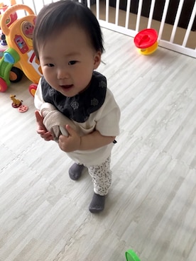 「アイテム（スタイ/よだれかけ、グレー系）」を使った、りほちさん（キッズ・60cm）の夏コーディネート