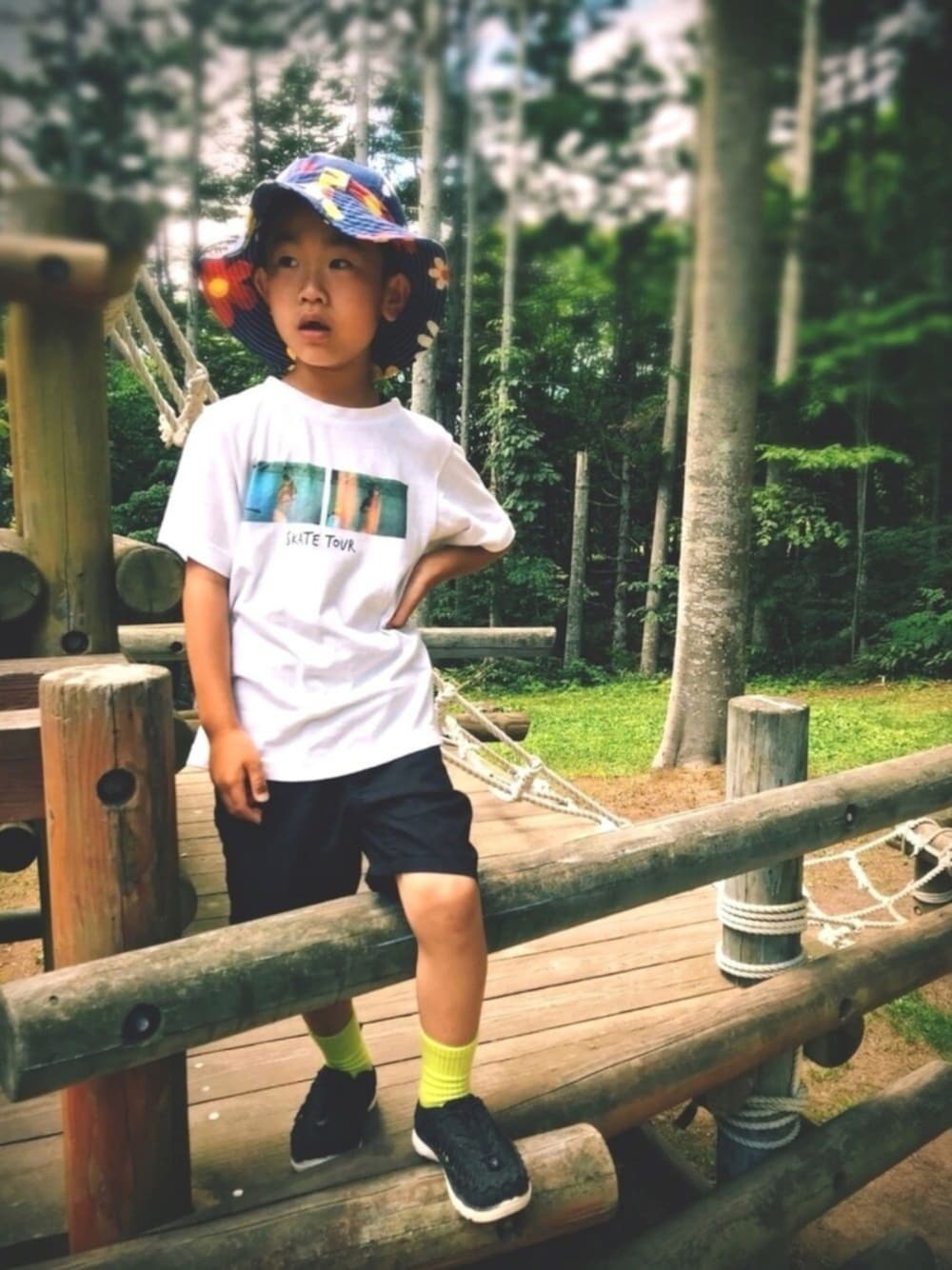 「シンプルコーデ、プチプラ、ハーフパンツ、keen、UneekSNK、夏だ！Tシャツ着よう！、キッズコーデ、男の子コーデ、夏コーデ、GU」｜「GUのアイテム（Tシャツ/カットソー、ホワイト系）」を使った、Ruu...さん（キッズ・90cm）の夏コーディネートの1枚目の写真