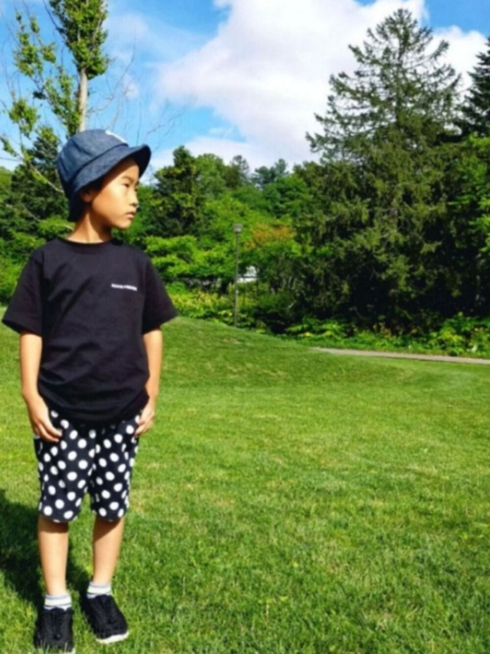 「keen、キーン、シンプル、バケットハット、モノトーン、男の子コーデ、プチプラコーデ、ドット、ワントーンコーデ、オールブラック」｜「GUのアイテム（Tシャツ/カットソー、ブラック系）」を使った、Ruu...さん（キッズ・90cm）の秋コーディネートの1枚目の写真