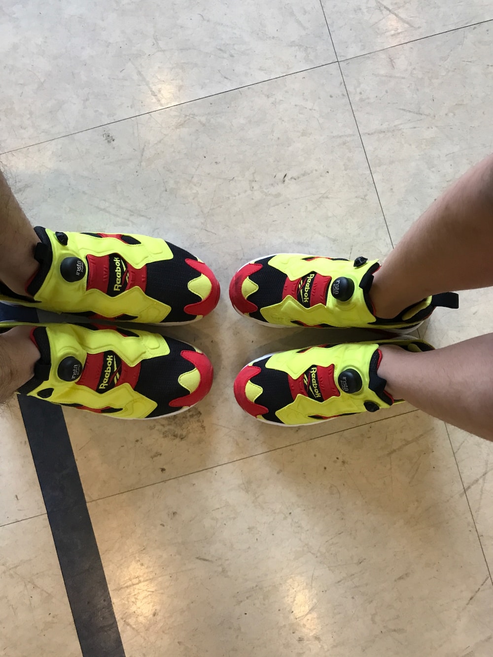 「リーボック(Reebok)、ポンプフューリー、親子コーデ、親子リーボック、親子ポンプ、娘とおでかけ、探すのに苦労した、スニーカー、streetfashion、シトロン」｜「ReebokのINSTA PUMP FURY（インスタ ポンプフューリー）（スニーカー、ブラック系）」を使った、ゆうすけさん（メンズ・168cm）の夏コーディネートの1枚目の写真