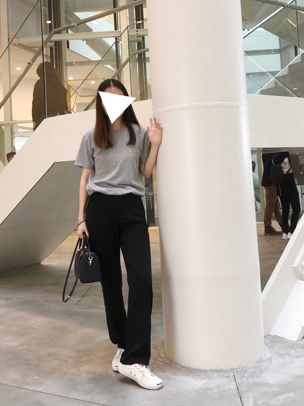「夏コーデ、MAISON KITSUNE、FOX、台南、台南美術館、おしゃれさんと繋がりたい、大人カジュアル、ブラック、グレイ、ＧＷ」｜「Maison KitsuneのTEE-SHIRT FOX HEAD PATCH（Tシャツ/カットソー、グレー系）」を使った、luluさん（レディース・172cm）の春コーディネートの1枚目の写真