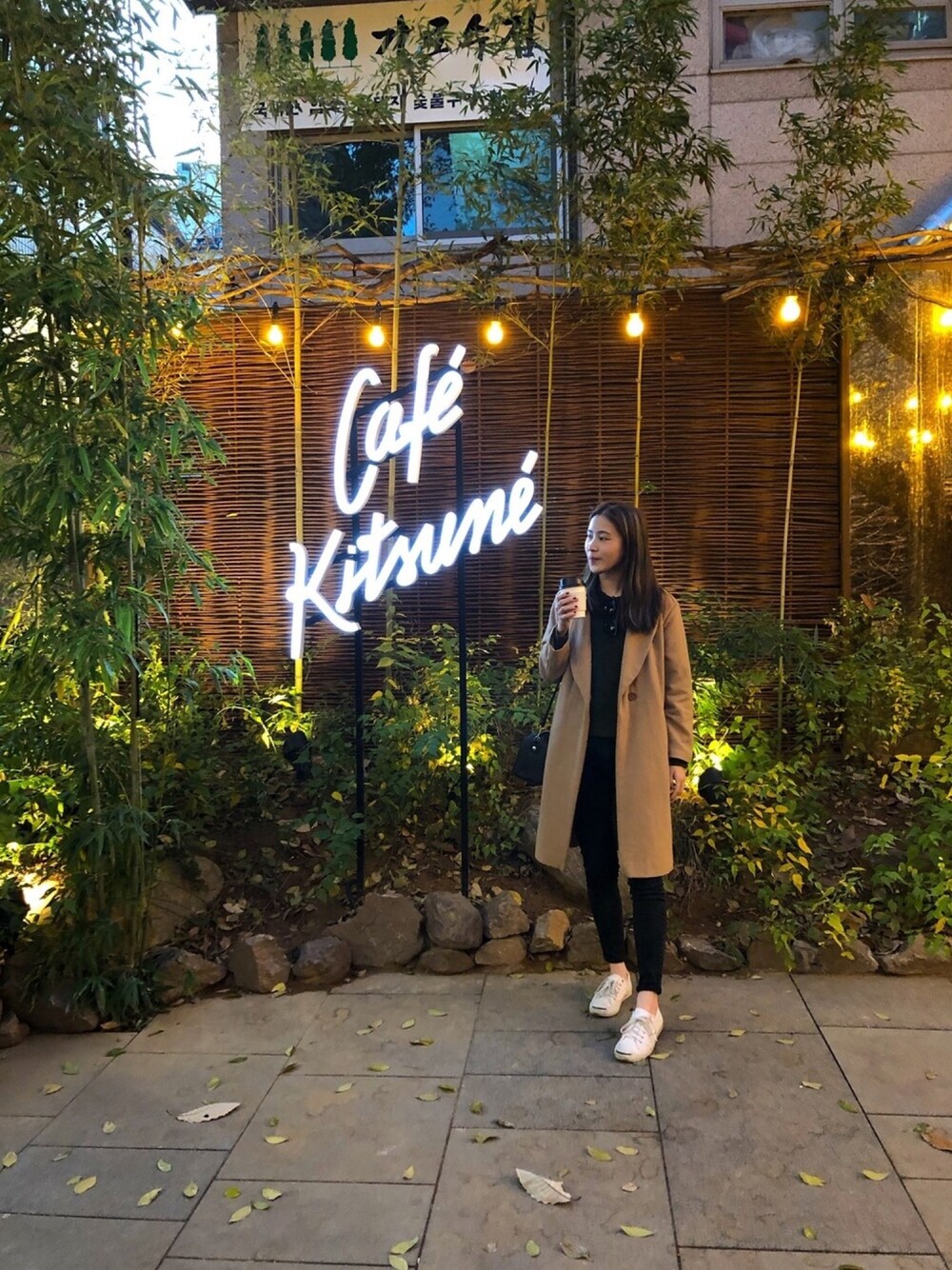 「ソウル、ootd、seoul、kitsune cafe、FRAY I.D、ray-ban、moussy、converse、冬コーデ、getawaytrip」｜「FRAY I.Dのアイテム（ダウンジャケット/コート、ブラウン系）」を使った、luluさん（レディース・172cm）の冬コーディネートの1枚目の写真