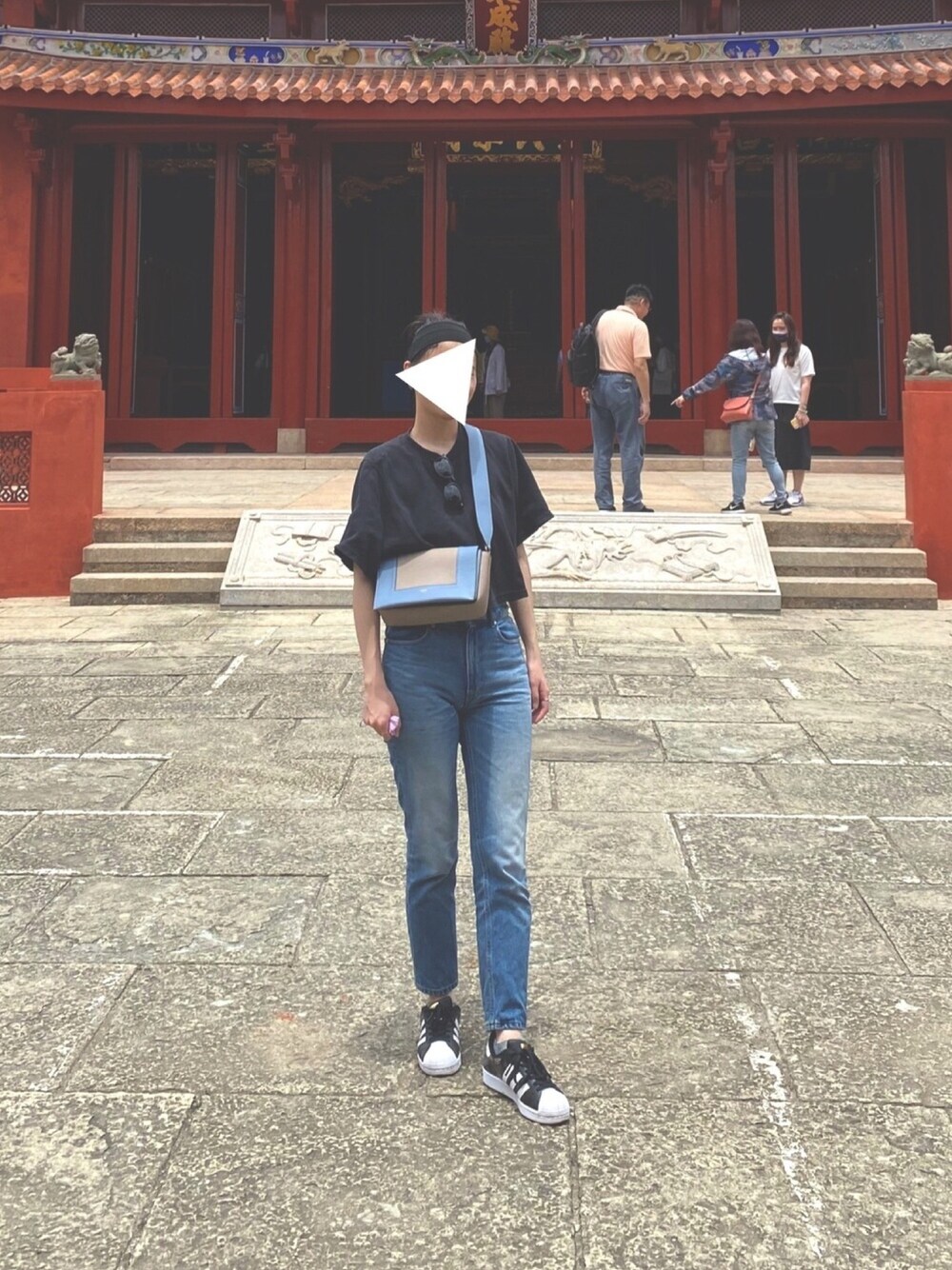 「夏、ootd、RAYBAN、CELINE、adidas originals、AMI、Tainan、スポーティ」｜「adidasのワンダーラスト Tシャツ [Wanderlust Tee] アディダス（Tシャツ/カットソー、ブラック系）」を使った、luluさん（レディース・172cm）の春コーディネートの1枚目の写真