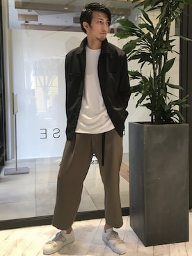 「5351 POUR LES HOMMES（ゴーサンゴーイチプールオム）のダブルクロス　クロップド　ワイドパンツ（その他パンツ、グリーン系）」を使った、HIRO-Tさん（メンズ・178cm）の春コーディネート