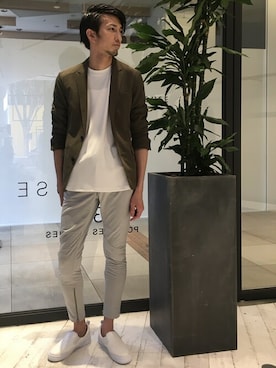 「カーキ」｜「アイテム（セットアップ）」を使った、HIRO-Tさん（メンズ・178cm）の春コーディネート