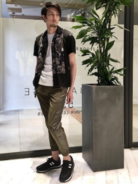 「5351 POUR LES HOMMES（ゴーサンゴーイチプールオム）の【モノクロフローラル】半袖 アロハシャツ（シャツ/ブラウス、ブラック系）」を使った、HIRO-Tさん（メンズ・178cm）の春コーディネート