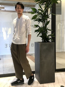 「5351 POUR LES HOMMES（ゴーサンゴーイチプールオム）の【接触冷感】ビッグフラワースムースVネック7分袖（Tシャツ/カットソー、ホワイト系）」を使った、HIRO-Tさん（メンズ・178cm）の春コーディネート