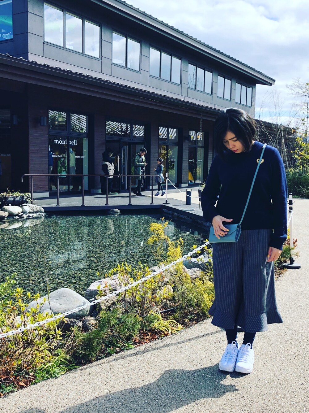 「Japan、girl、blue、navy、jp、CDG、hkgirl」｜「COMME des GARCONSのアイテム（ニット/セーター、ブルー系）」を使った、Julia Chiuさん（レディース・159cm）の秋コーディネートの1枚目の写真