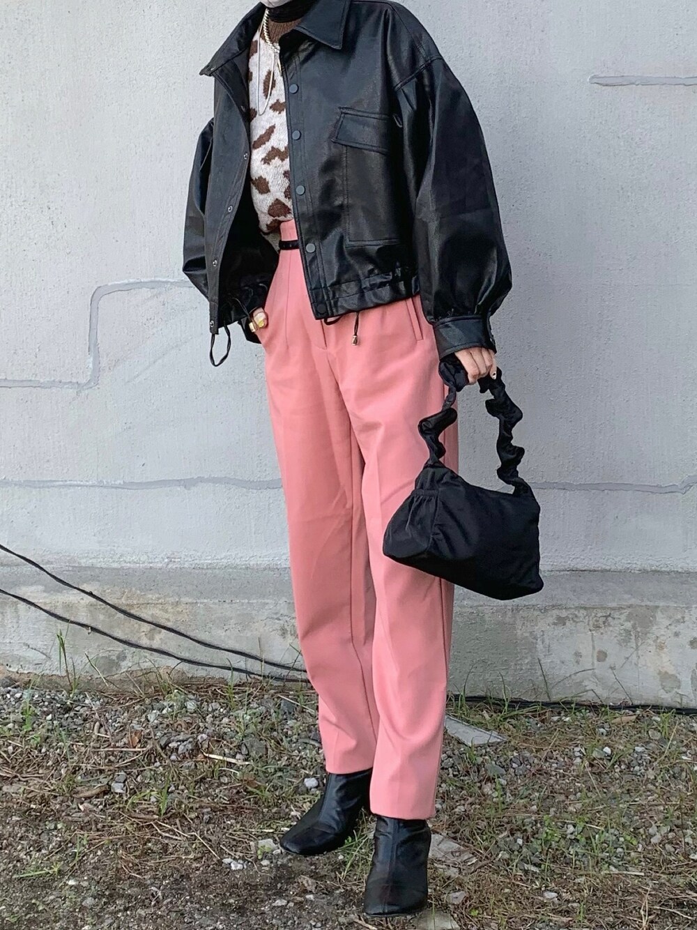 「シンプル、オトナ女子、カジュアルコーデ、アウター、レザージャケット、ニット、ハイウエストパンツ、プチプラ、ZARA、ボリューム袖」｜「ampmのアイテム（ライダースジャケット、ブラック系）」を使った、yukari_riraさん（レディース・155cm）の秋コーディネートの1枚目の写真
