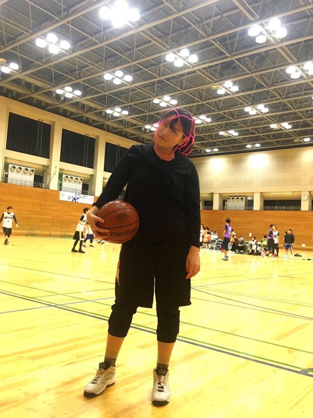「バスケ、冬コーデ、冬、ほぼ男性だった」｜「岡田のネットのアイテム（チャーム、ピンク系）」を使った、マキロンさん（レディース・168cm）の冬コーディネートの1枚目の写真