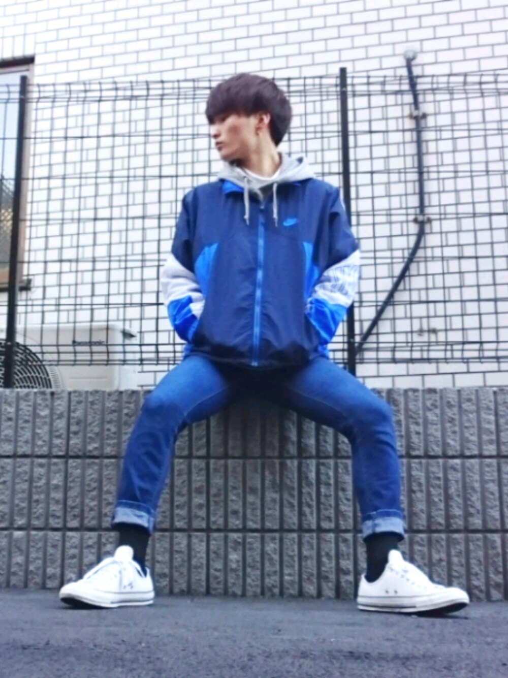 「ドラフトナイキ、fashion、スポーツミックス、大学生、ootd、ナイキ」｜「CONVERSEのCONVERSE / ALL STAR 100 COLORS OX（スニーカー、ホワイト系）」を使った、shoさん（メンズ・168cm）の冬コーディネートの1枚目の写真