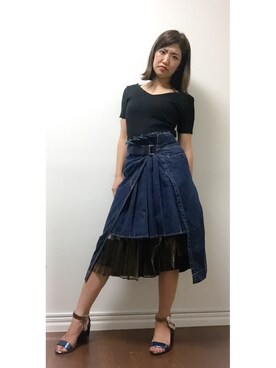 Sacai（サカイ）のデニムスカートを使った人気ファッション