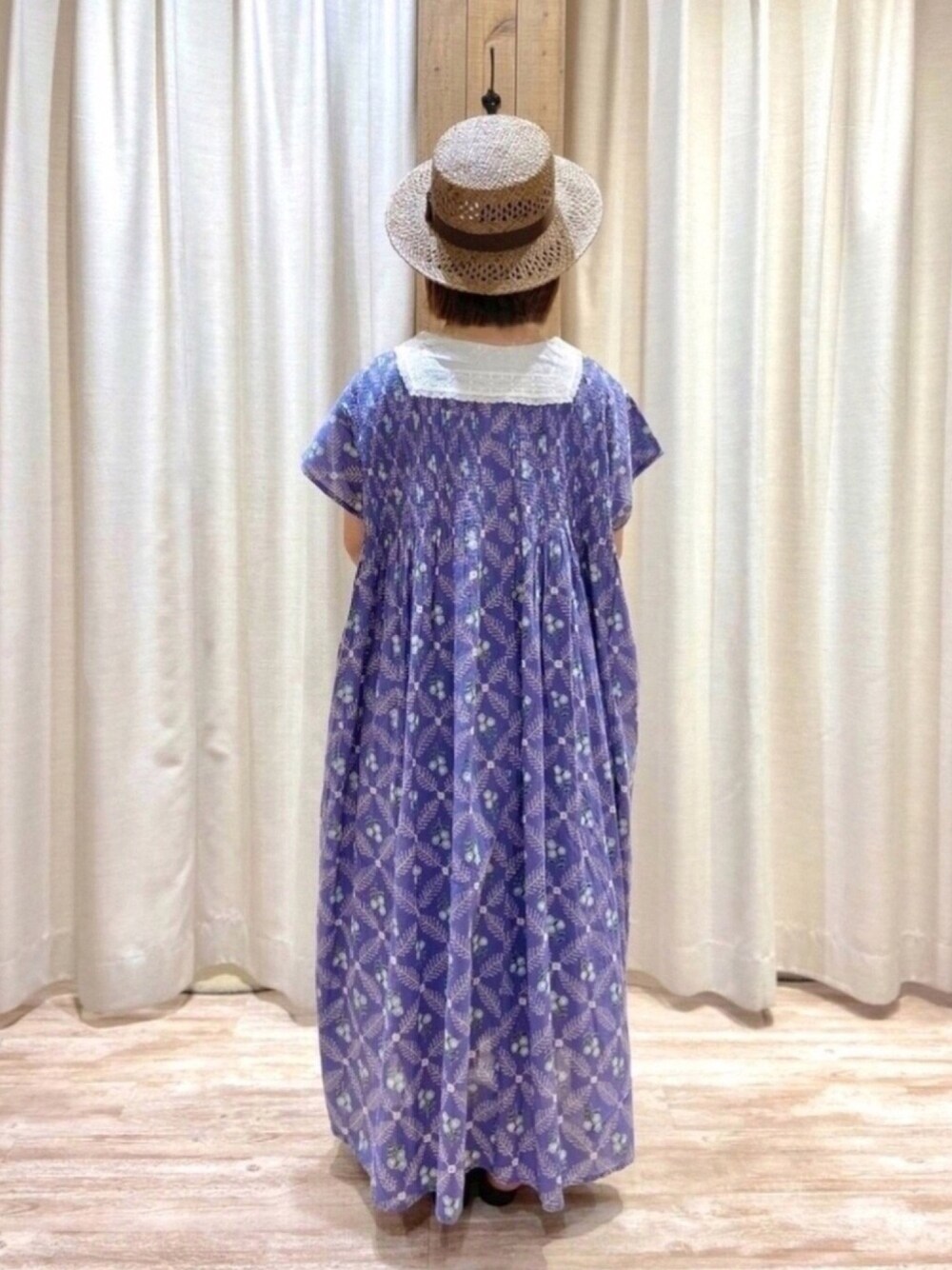 「ワンピース、花柄ワンピース、総柄、インド綿、ブロックプリント、セーラーカラー、夏コーデ、TSUHARU by Samansa Mos2、SM2、Samansa Mos2」｜「TSUHARU by Samansa Mos2の花モチーフ柄ブロックプリントワンピ（ワンピース、ブルー系）」を使った、もりやまさん（レディース・153cm）の春コーディネートの1枚目の写真