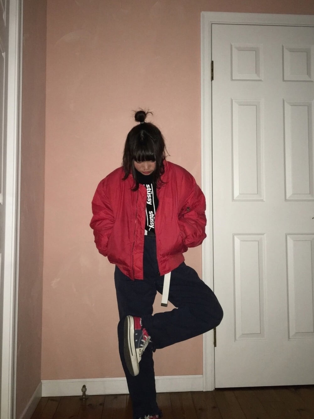 「stussy、メンズライク、ストリート、赤」｜「Stussy WomenのRally Mock Neck Tank（Tシャツ/カットソー、ブラック系）」を使った、am!さん（レディース・152cm）の冬コーディネートの1枚目の写真