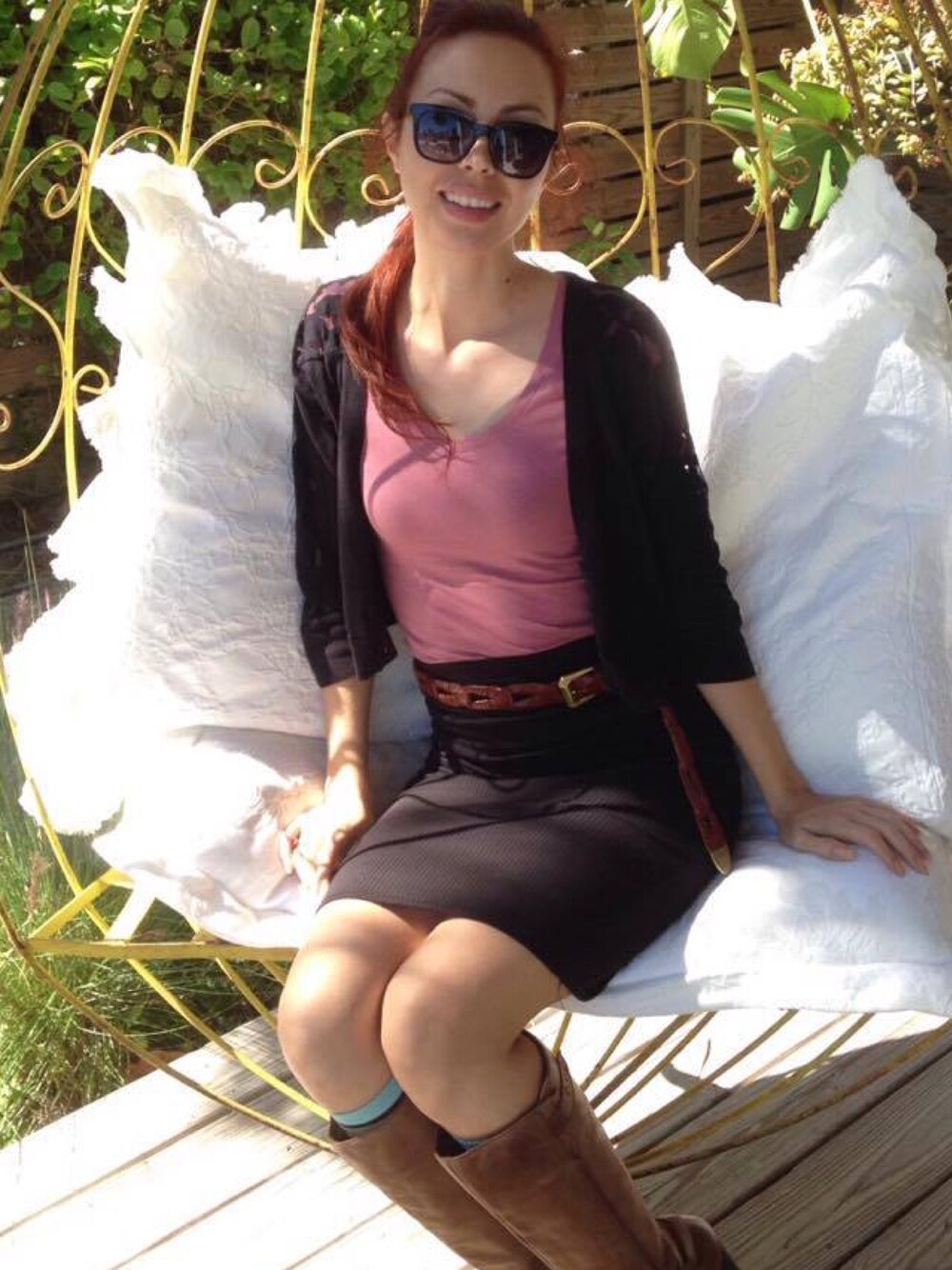 「fall、boots、skirt、belt、Shades、Sunglasses、leather」｜「Bornのアイテム（ブーツ、ブラウン系）」を使った、Jesse Sageさん（レディース・178cm）の秋コーディネートの1枚目の写真