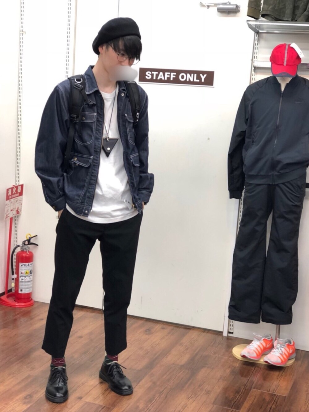 「秋のコーデ、革靴、UNIQLO、デニムジャケット、ベレー帽、ソックスチラ見せ、ソックス、古着、古着MIX、LEE」｜「Leeのアイテム（デニムジャケット、ブルー系）」を使った、りーふえいさん（メンズ・180cm）の秋コーディネートの1枚目の写真