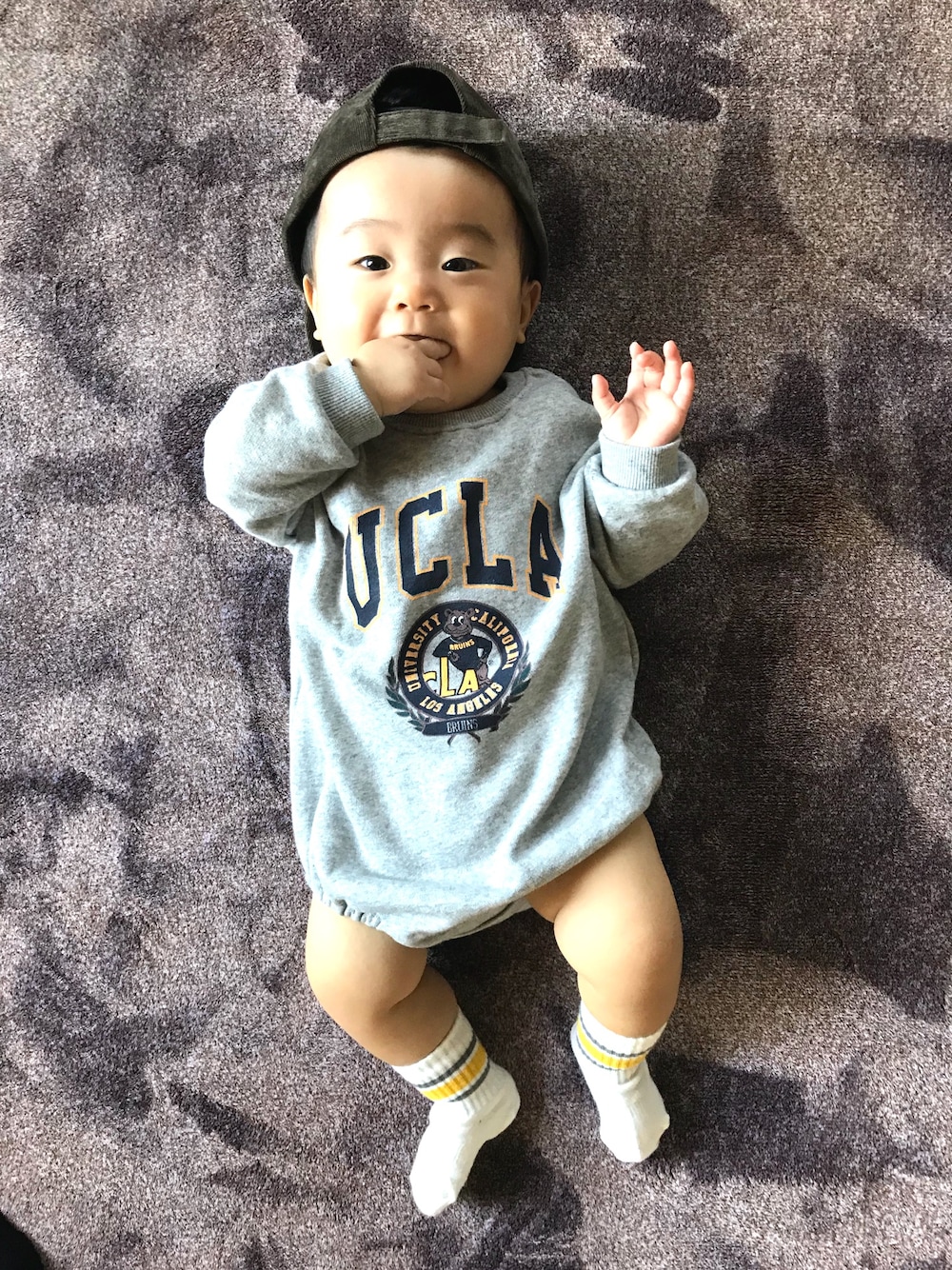 「no brandのアイテム（ロンパース、グレー系）」を使った、HQさん（レディース・155cm）の秋コーディネートの1枚目の写真
