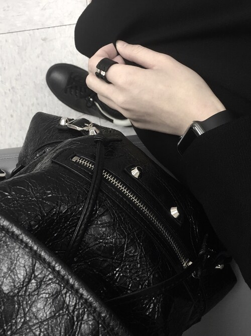 COBO MM使用「Balenciaga（BALENCIAGA Classic Traveller leather backpack）」的時尚穿搭