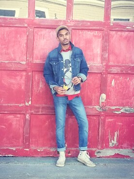 「TOPMAN（トップマン）のアイテム（スウェット）」を使った、Roneil Smithさん（メンズ・170cm）の春コーディネート