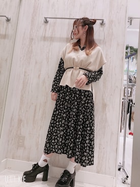 「小花柄ワンピース」｜「アイテム（ニット/セーター）」を使った、みきちゃんさん（レディース・156cm）の秋コーディネート