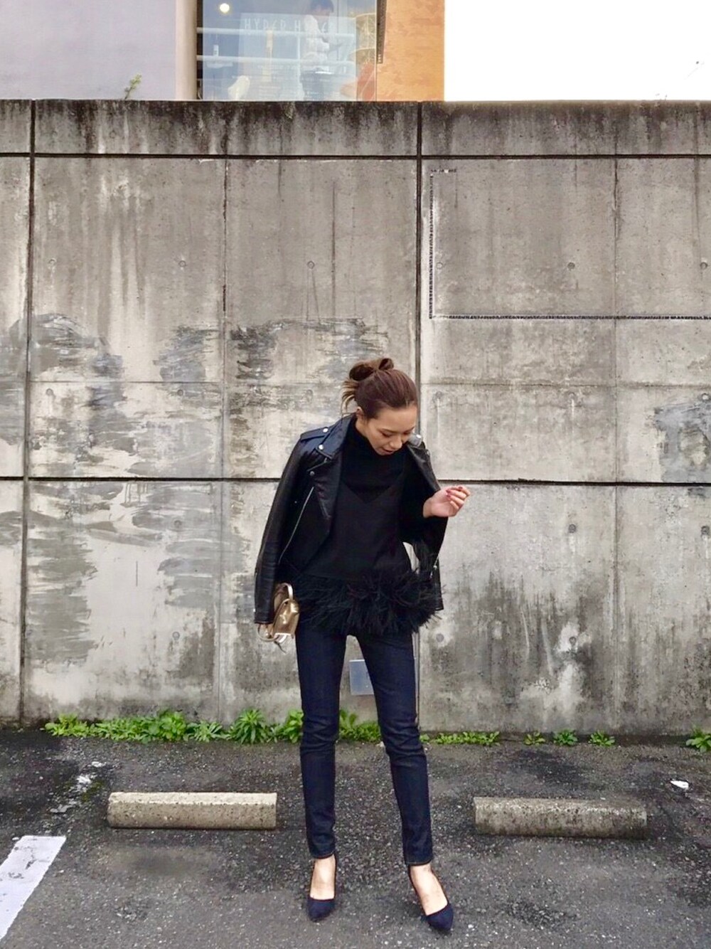 「TODAYFULのレザーライダースジャケット（ライダースジャケット、ブラック系）」を使った、Maki Tobikaさん（レディース・167cm）の冬コーディネートの1枚目の写真