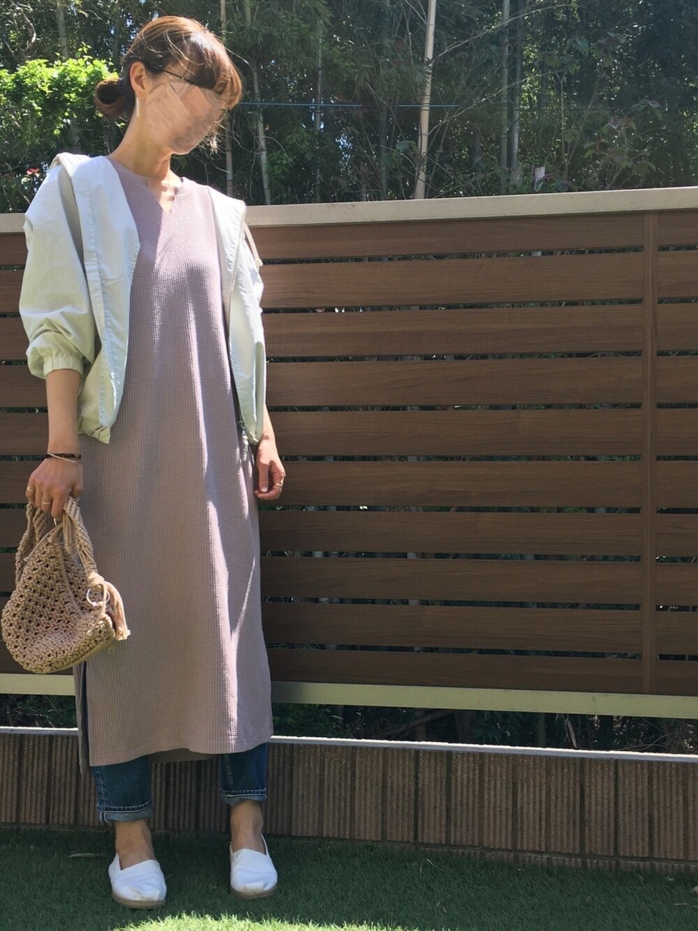 「春、おうちファッション、シンプル、高身長女子」｜「GUのアイテム（モカシン/デッキシューズ、ホワイト系）」を使った、maaajiさん（レディース・165cm）の春コーディネートの1枚目の写真