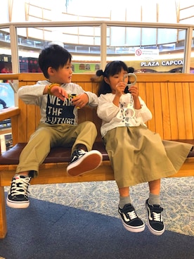 「きょうだい」｜「アイテム（チノパンツ）」を使った、こまおさん（レディース・171cm）の秋コーディネート
