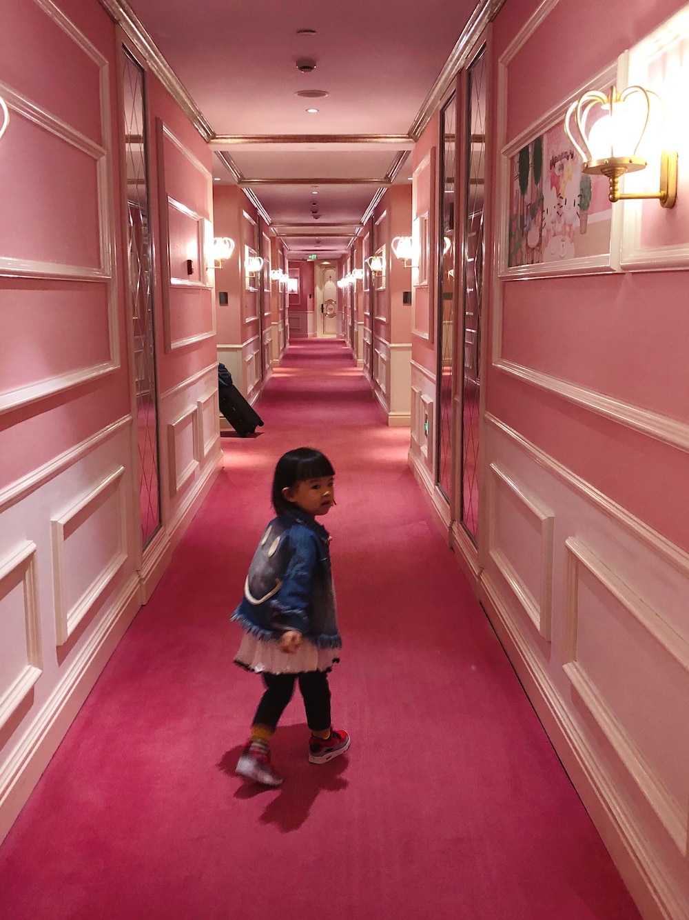 「HELLO KITTY」｜「Chloeのアイテム（ワンピース、ホワイト系）」を使った、Ivyyyyさん（キッズ・90cm）の冬コーディネートの1枚目の写真