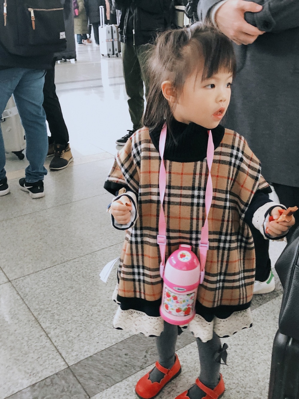 「BURBERRYのアイテム（その他トップス、その他）」を使った、Ivyyyyさん（キッズ・110cm）の冬コーディネートの1枚目の写真