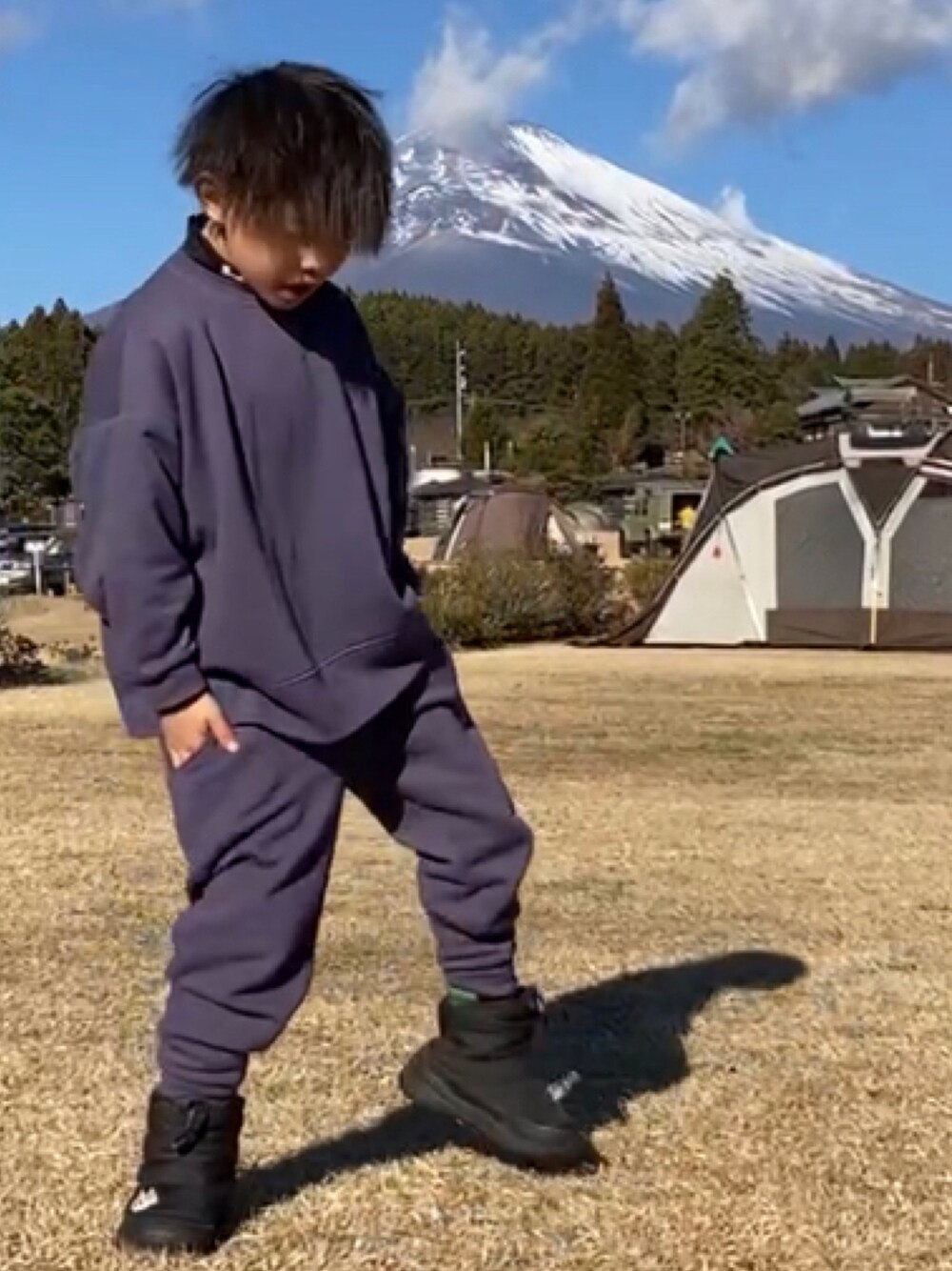 「セットアップ、富士山バッグ、dance、男の子コーデ」｜「antiquaのアイテム（ルームウェア、パープル系）」を使った、Nagiさん（キッズ・120cm）の春コーディネートの1枚目の写真